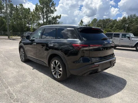 More photos of 2023 INFINITI QX60 LUXE at Step One CDJR Fiat Crestview, FL