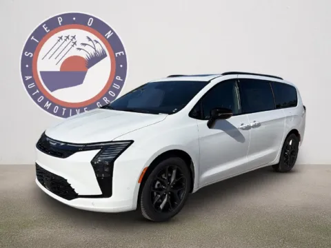 Photos of 2027 Chrysler Pacifica Limited for sale in Crestview, FL at Step One CDJR Fiat Crestview