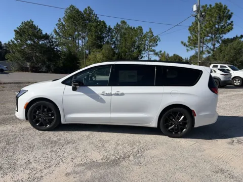 Another view of 2027 Chrysler Pacifica Limited for sale in Crestview, FL at Step One CDJR Fiat Crestview
