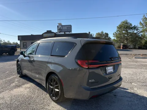 More photos of 2025 Chrysler Pacifica Limited at Step One CDJR Fiat Crestview, FL