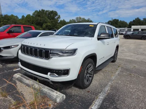 More photos of 2024 Jeep Wagoneer L Series II at Step One CDJR Fiat Crestview, FL