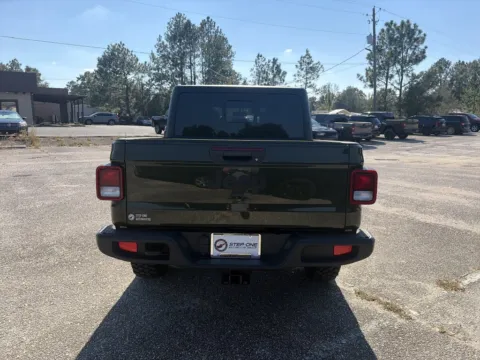More photos of 2022 Jeep Gladiator Willys at Step One CDJR Fiat Crestview, FL