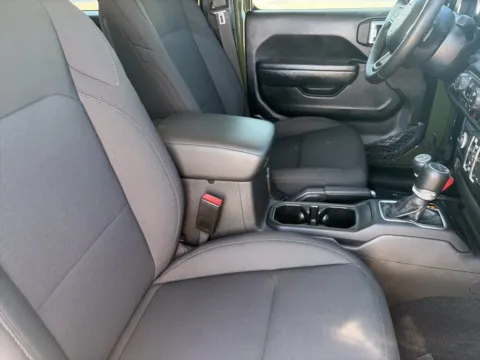 More photos of 2022 Jeep Gladiator Willys at Step One CDJR Fiat Crestview, FL