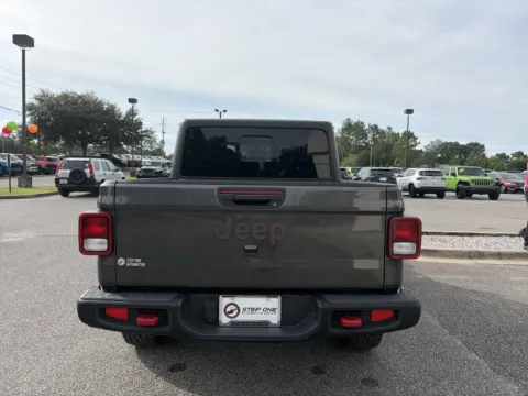 More photos of 2023 Jeep Gladiator Rubicon at Step One CDJR Fiat Crestview, FL