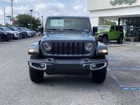 More photos of 2025 Jeep Gladiator Sport at Step One CDJR Fiat Crestview, FL