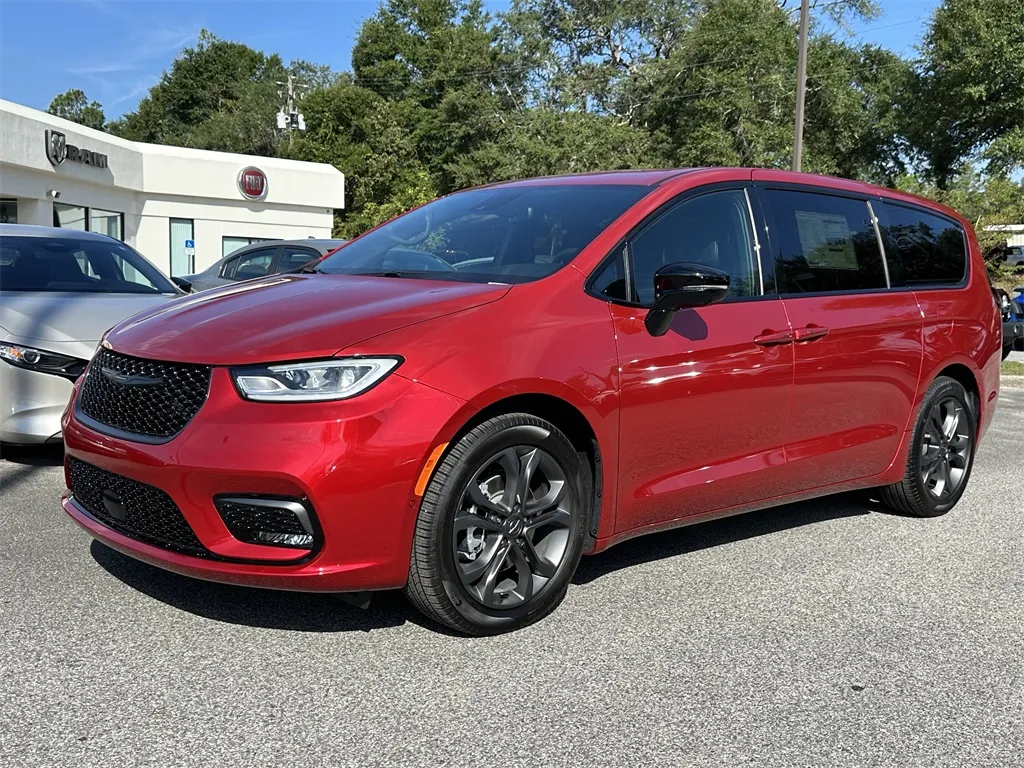 2026 Chrysler Pacifica photo 4