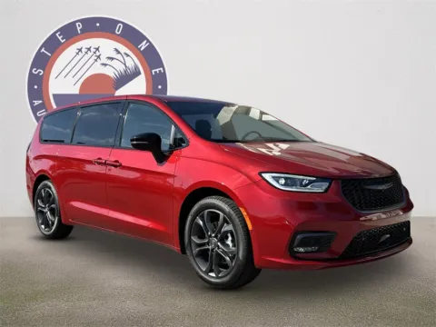 Photos of 2026 Chrysler Pacifica Select for sale in Crestview, FL at Step One CDJR Fiat Crestview