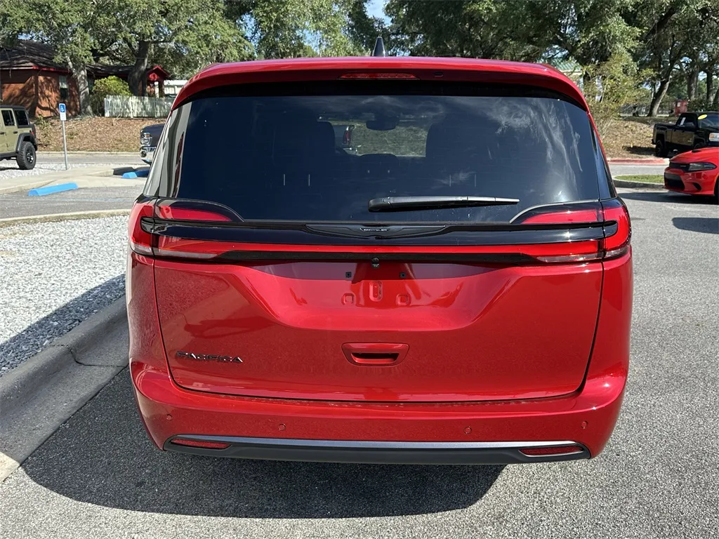2026 Chrysler Pacifica photo 3