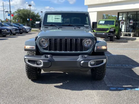 More photos of 2025 Jeep Gladiator Sport at Step One CDJR Fiat Crestview, FL