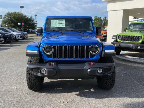 More photos of 2025 Jeep Gladiator Rubicon at Step One CDJR Fiat Crestview, FL