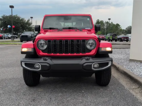 More photos of 2024 Jeep Gladiator Sport at Step One CDJR Fiat Crestview, FL