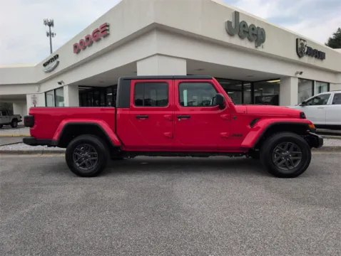More photos of 2024 Jeep Gladiator Sport at Step One CDJR Fiat Crestview, FL