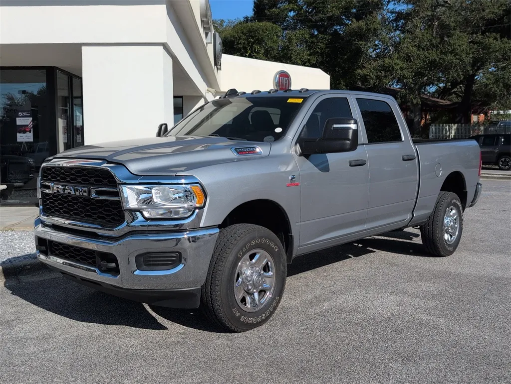 2023 Ram 2500 Tradesman photo 4