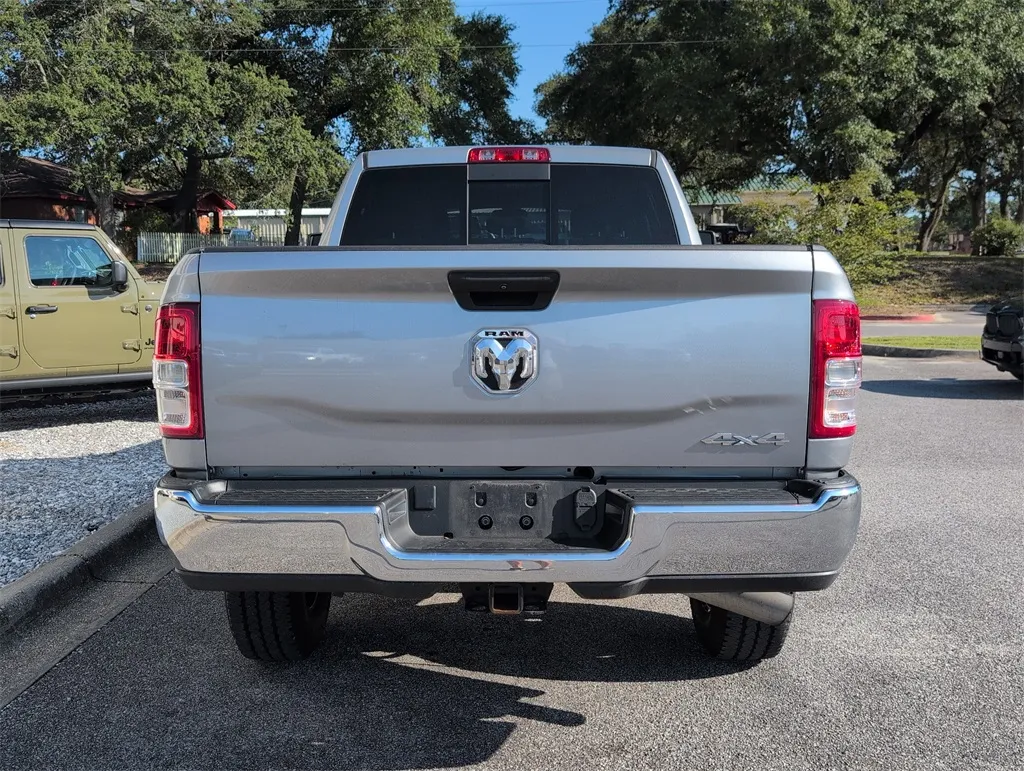 2023 Ram 2500 Tradesman photo 3