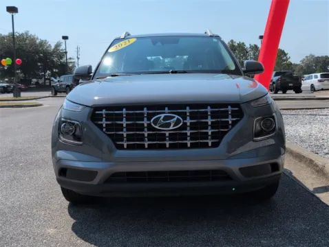 More photos of 2021 Hyundai Venue SEL at Step One CDJR Fiat Crestview, FL