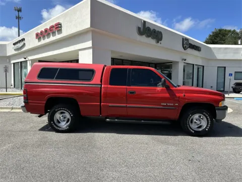 More photos of 2001 Dodge Ram 1500 SLT at Step One CDJR Fiat Crestview, FL