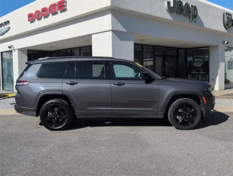 More photos of 2023 Jeep Grand Cherokee L Altitude at Step One CDJR Fiat Crestview, FL