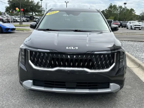 More photos of 2025 Kia Carnival LXS at Step One CDJR Fiat Crestview, FL