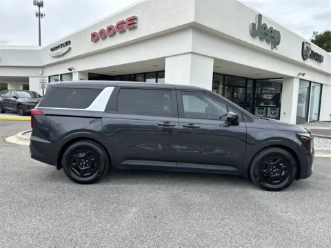 More photos of 2025 Kia Carnival LXS at Step One CDJR Fiat Crestview, FL