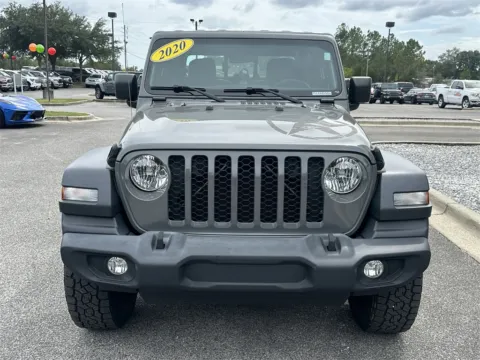 More photos of 2020 Jeep Gladiator Sport at Step One CDJR Fiat Crestview, FL