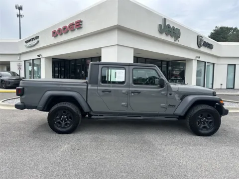 More photos of 2020 Jeep Gladiator Sport at Step One CDJR Fiat Crestview, FL