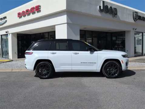 More photos of 2025 Jeep Grand Cherokee Summit at Step One CDJR Fiat Crestview, FL
