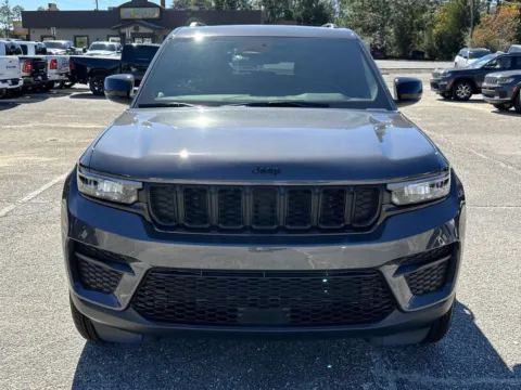More photos of 2025 Jeep Grand Cherokee at Step One CDJR Fiat Crestview, FL