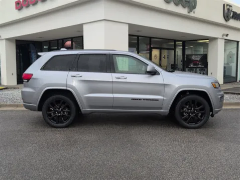 More photos of 2020 Jeep Grand Cherokee Altitude at Step One CDJR Fiat Crestview, FL