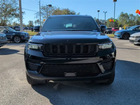 More photos of 2025 Jeep Grand Cherokee at Step One CDJR Fiat Crestview, FL