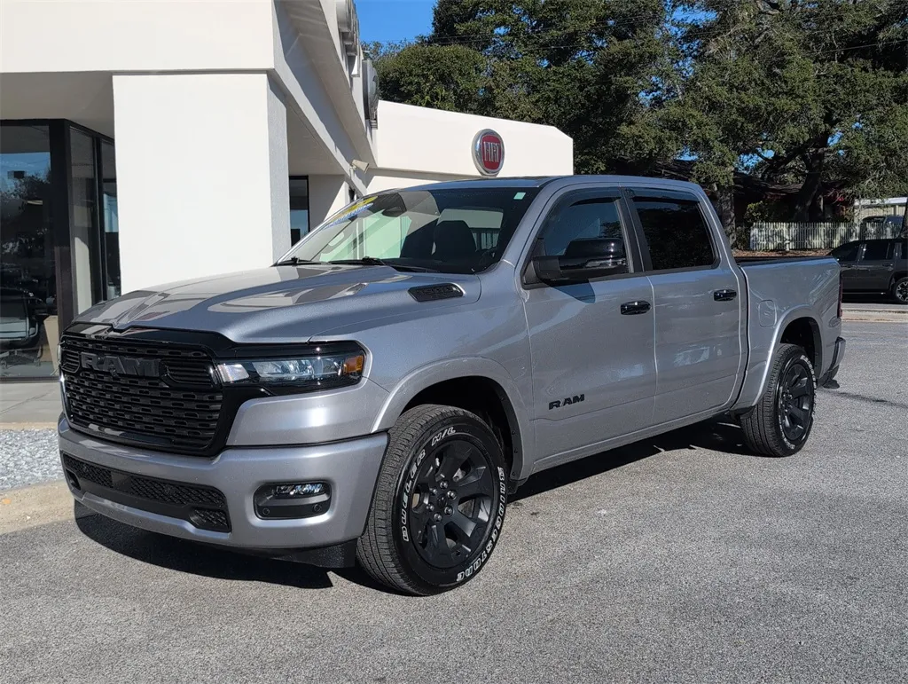 2025 Ram 1500 Big Horn Lone Star Night Edition photo 4