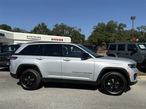 More photos of 2025 Jeep Grand Cherokee Altitude X at Step One CDJR Fiat Crestview, FL
