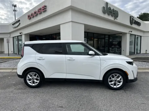 More photos of 2023 Kia Soul LX at Step One CDJR Fiat Crestview, FL