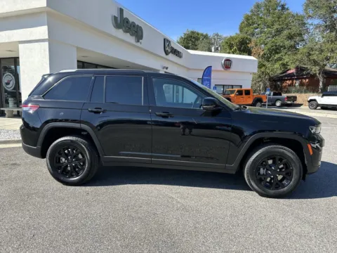 More photos of 2025 Jeep Grand Cherokee Altitude X at Step One CDJR Fiat Crestview, FL