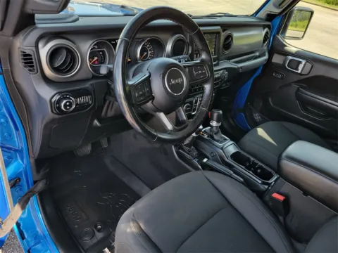 More photos of 2021 Jeep Gladiator Sport at Step One CDJR Fiat Crestview, FL