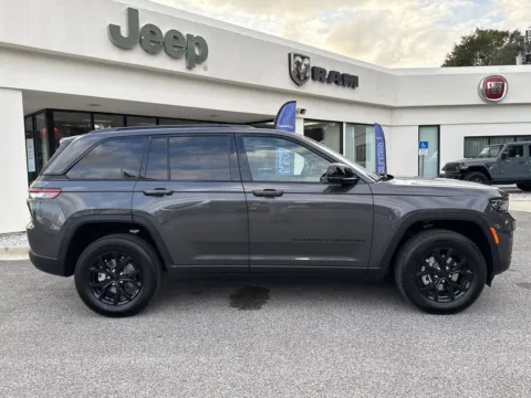 More photos of 2025 Jeep Grand Cherokee at Step One CDJR Fiat Crestview, FL