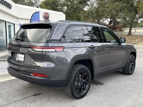 More photos of 2025 Jeep Grand Cherokee at Step One CDJR Fiat Crestview, FL