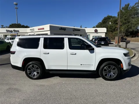 More photos of 2024 Jeep Wagoneer Series II at Step One CDJR Fiat Crestview, FL