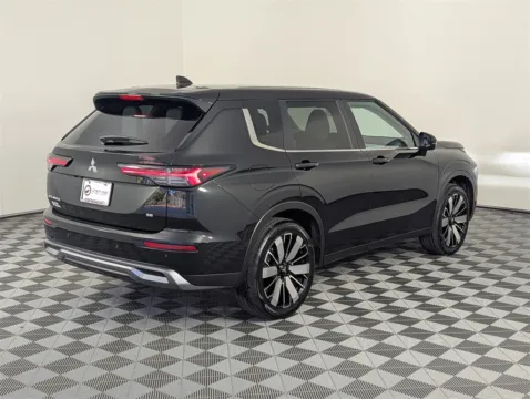 More photos of 2025 Mitsubishi Outlander SE at Step One CDJR Fiat Fort Walton Beach, FL