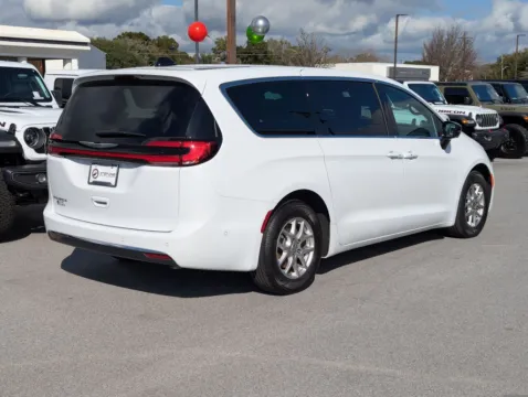 More photos of 2026 Chrysler Pacifica Select at Step One CDJR Fiat Fort Walton Beach, FL