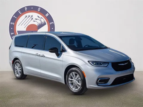 Photos of 2026 Chrysler Pacifica Select for sale in Fort Walton Beach, FL at Step One CDJR Fiat Fort Walton Beach