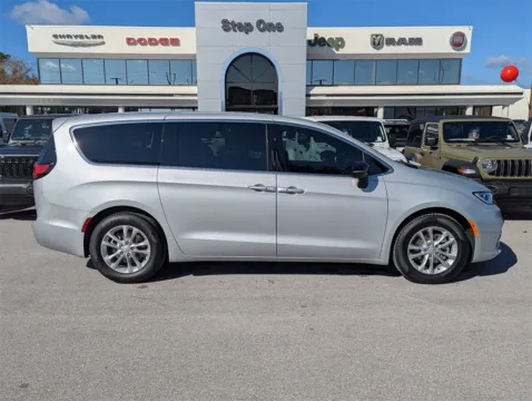 More photos of 2026 Chrysler Pacifica Select at Step One CDJR Fiat Fort Walton Beach, FL