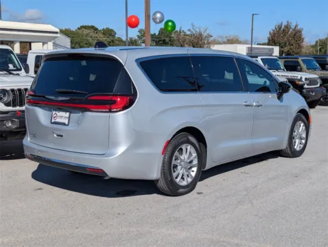 More photos of 2026 Chrysler Pacifica Select at Step One CDJR Fiat Fort Walton Beach, FL