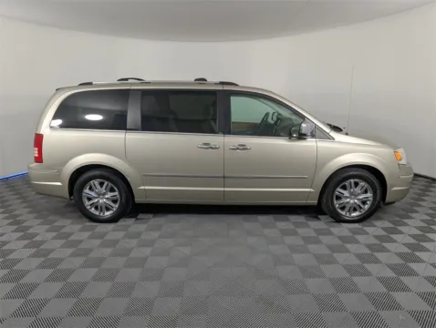 More photos of 2008 Chrysler Town & Country Limited at Step One CDJR Fiat Fort Walton Beach, FL
