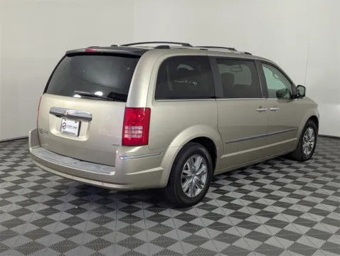 More photos of 2008 Chrysler Town & Country Limited at Step One CDJR Fiat Fort Walton Beach, FL