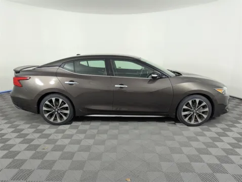 More photos of 2016 Nissan Maxima SR at Step One CDJR Fiat Fort Walton Beach, FL