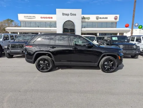 More photos of 2025 Jeep Grand Cherokee Altitude X at Step One CDJR Fiat Fort Walton Beach, FL