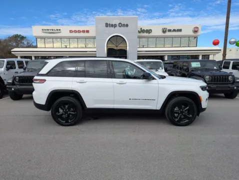 More photos of 2025 Jeep Grand Cherokee Altitude X at Step One CDJR Fiat Fort Walton Beach, FL