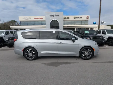 More photos of 2026 Chrysler Pacifica Pinnacle at Step One CDJR Fiat Fort Walton Beach, FL