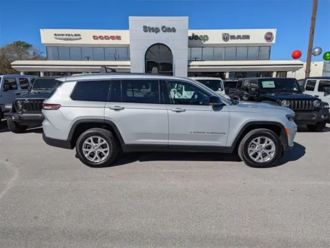 More photos of 2021 Jeep Grand Cherokee L Limited at Step One CDJR Fiat Fort Walton Beach, FL