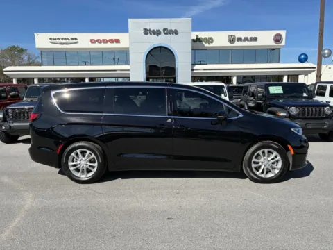 More photos of 2026 Chrysler Pacifica Select at Step One CDJR Fiat Fort Walton Beach, FL